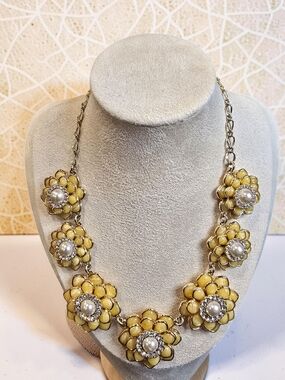 Kate Spade Sweet Zinnia Yellow Floral Statement Necklace EUC